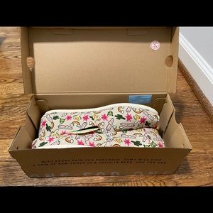 Fun Alien Print Classic Canvas TOMS Sz 10